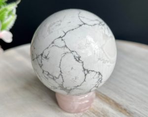 Howlite - The Calming Crystal