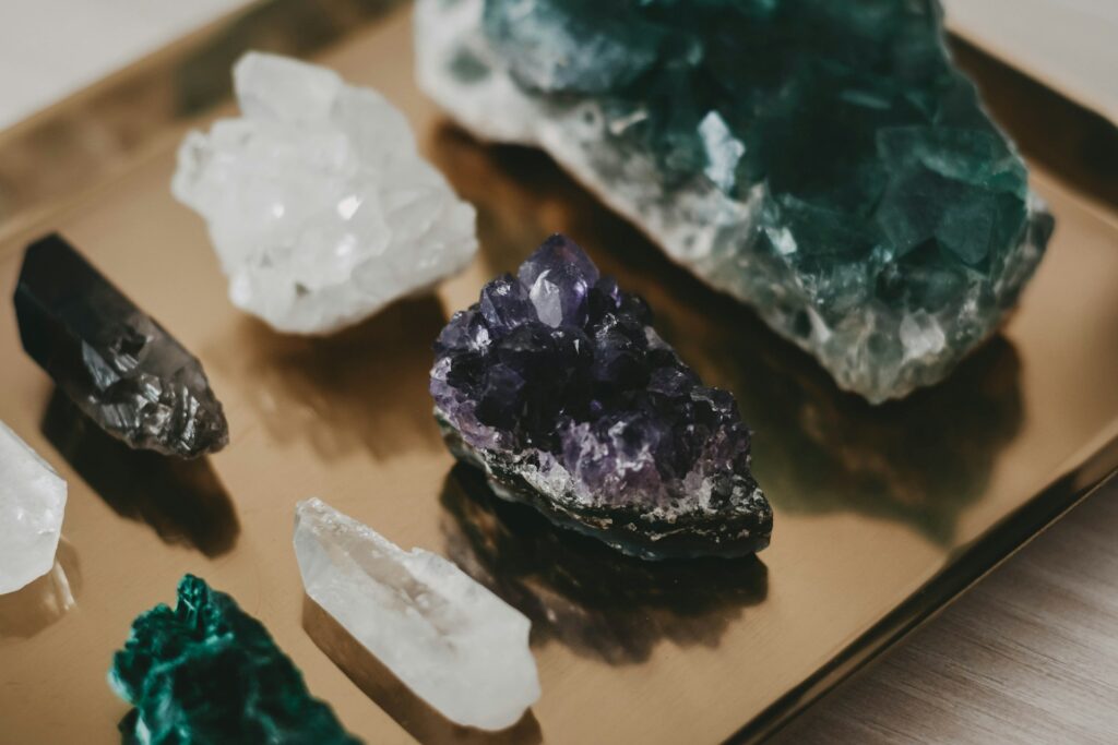 how to meditate with crystals